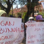 PKL dan Mahasiswa Pamekasan Demo Tolak Pasar Modern