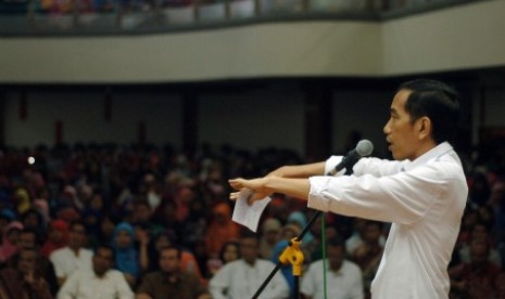 Jokowi Bersih-Bersih Ciliwung Bareng TNI