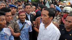 Jokowi jenguk buruh sakit