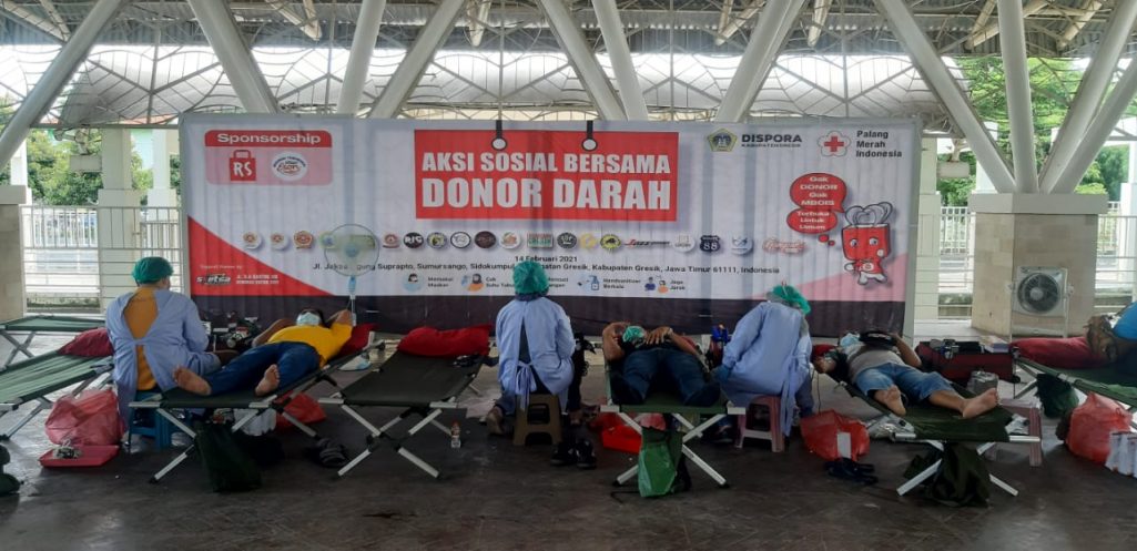 Komunitas Gresik Dan Gus Yani Melakukan Donor Darah