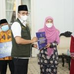 Bupati Bangkalan Serahkan Bantuan Sosial untuk Lembaga Non Pemerintah