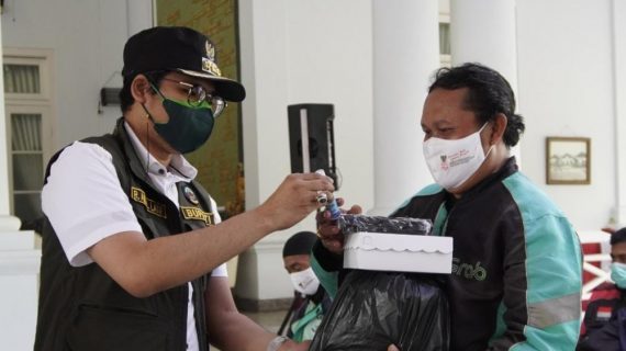 Ra Latif Bupati Bangkalan Berkomitmen Perluas Penerima Bantuan Sosial