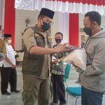 Ra Latif Serahkan 1.250 Paket Bansos untuk Nelayan