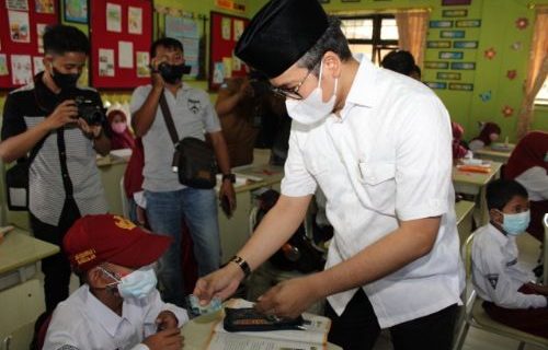 Ra Latif  Bupati Bangkalan Blusukan ke Sekolah-Sekolah tinjau PTM