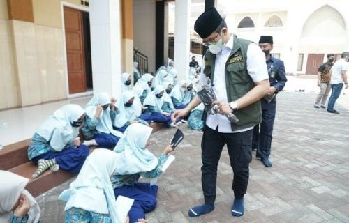 Bupati Bangkalan Ra Latif Gencarkan Vaksinasi di Sekolah dan Ponpes