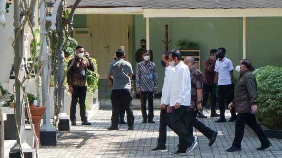 Presiden Jokowi ke Kepatihan Yogyakarta, Rapat Bersama Sultan HB X