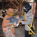 Bagikan Paket Sembako dan Masker, Polwan Polres Pamekasan  Menyambut HUT Ke-73 Polwan