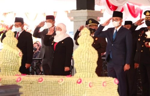Bupati Ra Latif Peringati Hut Jatim Ziarah ke Makam Mantan Gubernur Jatim Muhammad Noer