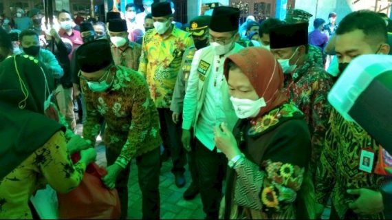Bupati Ra Latif dampingi Mensos Risma Maksimalkan Vaksinasi untuk Warga Bangkalan