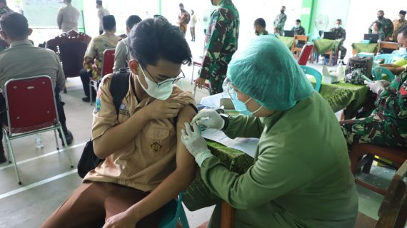 Pulihkan Pendidikan Serbuan Vaksinasi TNI/Polri di Mojokerto Targetkan Kelompok Pelajar