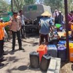 BPBD Jatim Salurkan Bantuan 12 ribu liter Air Bersih ke Bangkalan
