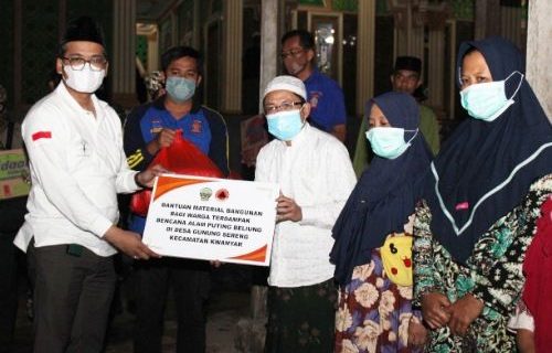 Bupati Bangkalan Ra Latif Bantu 36 Warga dari 3 Desa Korban Angin Puyuh