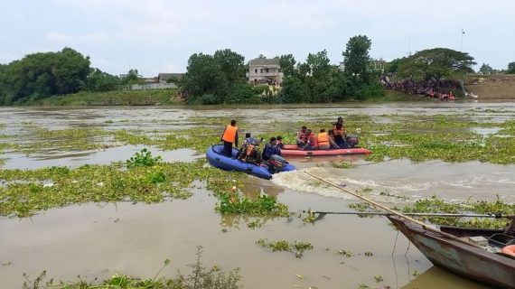 Dishub Jatim: Alasan Perut Warga Tetap Bandel Beroperasi, Perahu Terbalik di Perbatasan Tuban-Bojonegoro