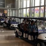 Jokowi Nyetir Sendiri Pakai Mobil Golf Tinjau Booth-booth GIIAS 2021