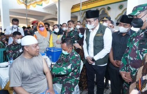 Bupati Bangkalan Ra Latif Pantau Vaksinasi Kunjungi Tiga Pesantren