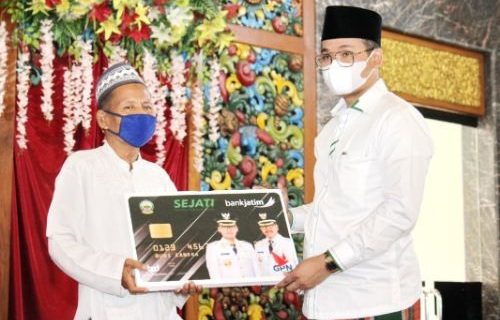 Bupati Bangkalan Ra Latif Permudah Bantuan Guru Ngaji – Madin