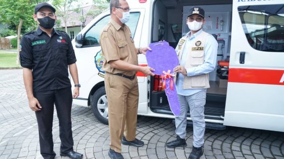 Bupati Bangkalan Ra Latif bantu Ambulans Bang Sakera Dukung Program PSC