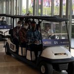 Jokowi Nyetir Sendiri Pakai Mobil Golf Tinjau Booth-booth GIIAS 2021