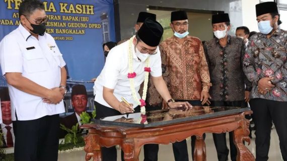 Kado awal tahun 2022, Bupati Bangkalan Ra Latif  Resmikan Gedung Baru DPRD Bangkalan