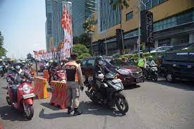 Polrestabes Surabaya halau mobilitas masyarakat di perbatasan mulai pukul 17.00