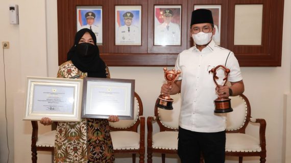 Bupati Bangkalan Abdul Latif Raih Dua Penghargaan Sekaligus dari Kementerian PPA