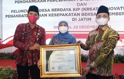 Bupati Bangkalan Abdul Latif Dapat Penghargaan dari Menteri Desa, Pembangunan Daerah Tertinggal dan Transmigrasi RI