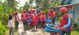 PMI Bantu Warga Terdampak Banjir Di Kab Jember