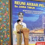 Bupati Abdul Latif Berikan Bantuan Tunai PKL Bangkalan