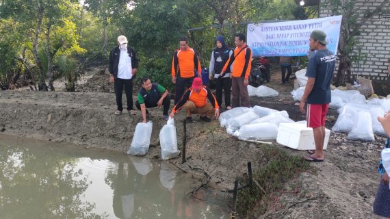 Pemkab Bangkalan Salurkan 5000 Bibit Ikan Ke Peternak Arosbaya