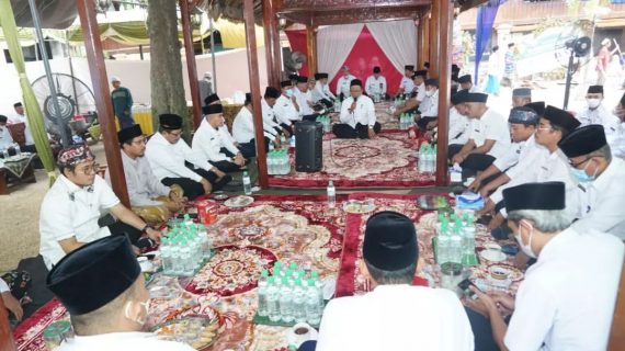 Bupati Abdul Latif Bersama OPD Takziah Ke Rumah Duka Almarhum RKH Fakhrillah Aschal