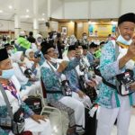 Proses Melepas Keberangkatan Kloter Pertama Calon Jamaah Haji, Ganjar Pranowo Terharu  Penjual Pecel Asal Pati Yang Akhirnya Bisa Pergi Ke Tanah Suci