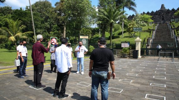Gubernur Jawa Tengah Dan Menteri Koordinator Bidang Kemaritiman Dan Investasi (Menko Marves), Sepakat Untuk Menunda Penerapan Kenaikan Harga Tiket Candi Borobudur.