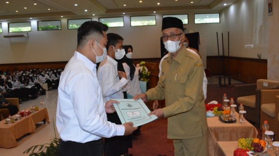 Bupati KH Salwa Arifin Berharap Pegawai PPPK Berikan Pelayanan Terbaik