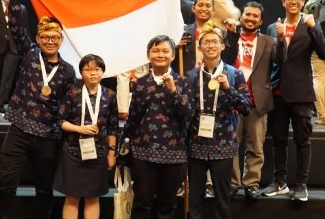 Tiga siswa Surabaya berhasil rebut mendali emas dan perunggu IBO