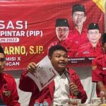 Bagikan Bea Siswa PIP Oleh Kader PDIP Surabaya Di Kenjeran, Diutamakan Wong Cilik.