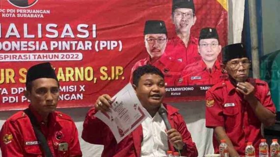 Bagikan Bea Siswa PIP Oleh Kader PDIP Surabaya Di Kenjeran, Diutamakan Wong Cilik.