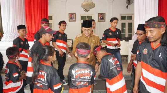 Bupati Abdul Latif Lepas Atlet Pencak Silat ke FORNAS VI Palembang
