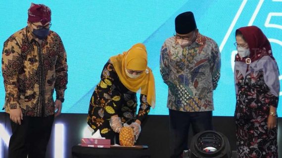 Gubernur Jatim Menyebut Nanas Kelud Yang Disajikan Bupati Kediri Merupakan Nanas Terlezat Se-Indonesia