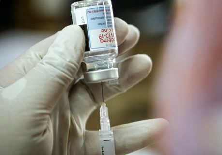 Nakes dapat vaksin booster dua kali demi perlindungan tubuh