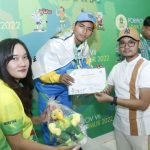 Bupati Abdul Latif Serahkan Medali Emas Atlet Muaythai Porprov Jatim 2022
