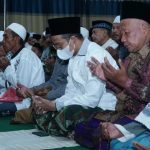 Bupati Abdul Latif Bersama Warga Sholat Idul Adha Di Masjid Agung Syaichona Cholil Bangkalan
