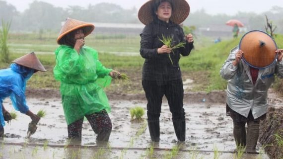 Ketua DPR Dengarkan Aspirasi Petani Soal Mahalnya Sarana Produksi Pertanian