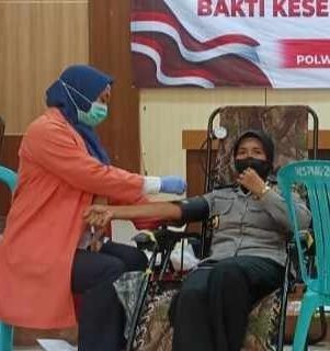 UDD PMI Digandeng Polwan Pamekasan Menggelar Donor Darah Menjelang HUT Ke-74 Polwan