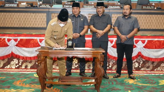 Bupati Abdul Latif Hadiri Rapat Paripurna Penetapan KUA-PPAS 2023