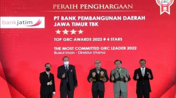Penghargaan Top GRC Award 2022 di raih Bank Jatim