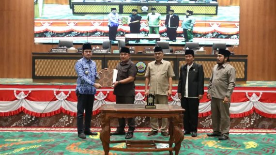 Bupati Tandatangani Penetapan KUA-PPAS P-APBD 2022 Lewat Sidang Paripurna DPRD