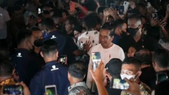 Kunjungan ke Ternate, Jokowi dapat gelar adat Kesultanan