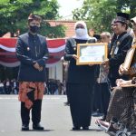 37 Tahun Tekuni Seni Tari, Sudarsono Seniman asal Bangkalan dapat Penghargaan dari Gubernur