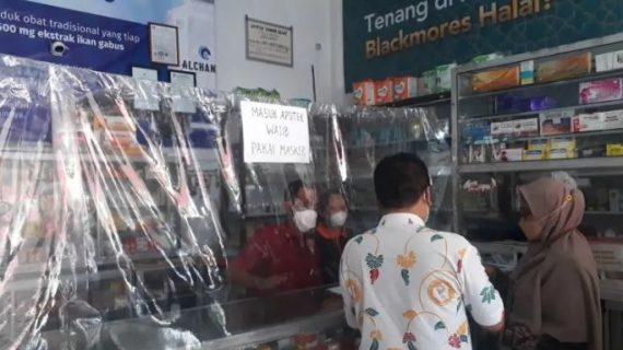 Sidak apotek dadakan, dinkes Kediri gandeng Loka POM serta IAI