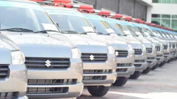 Bupati Lamongan serahkan mobil ambulans serta targetkan 474 mobil sehat tuntas tahun depan